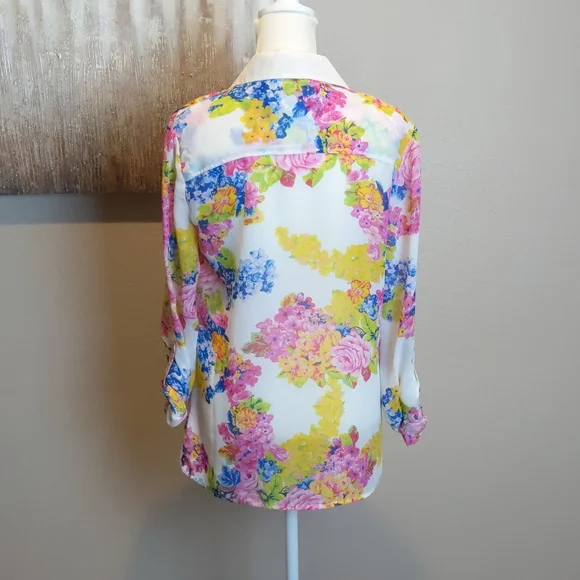 NWT Kut from the Kloth Button Down Semi-Sheer Floral Blouse - Picture 3 of 8